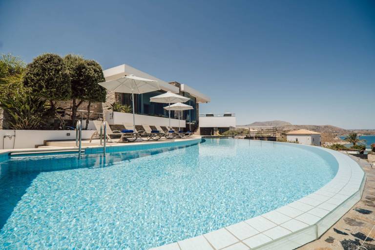 Villa Paralia Almirida
