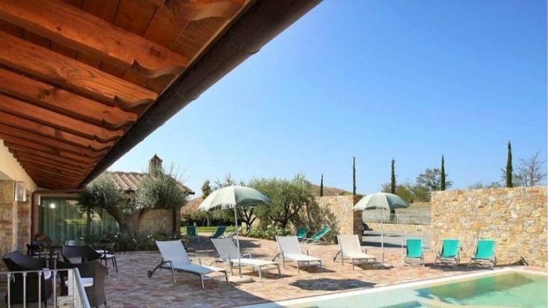 Family-oriented villa with private pool, yard & BBQ | Dogs allowed — photo 3