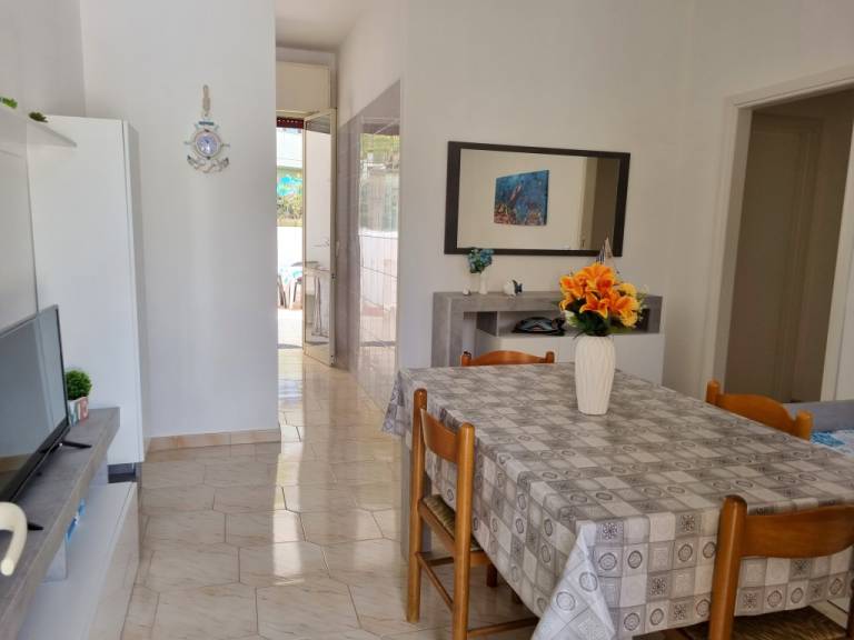 Villa with garden | Garden view — photo 4