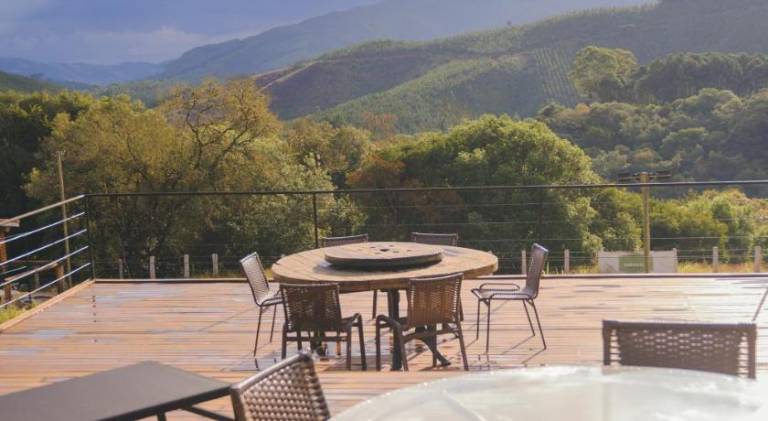 Lodge with pool, terrace & grill — photo 4