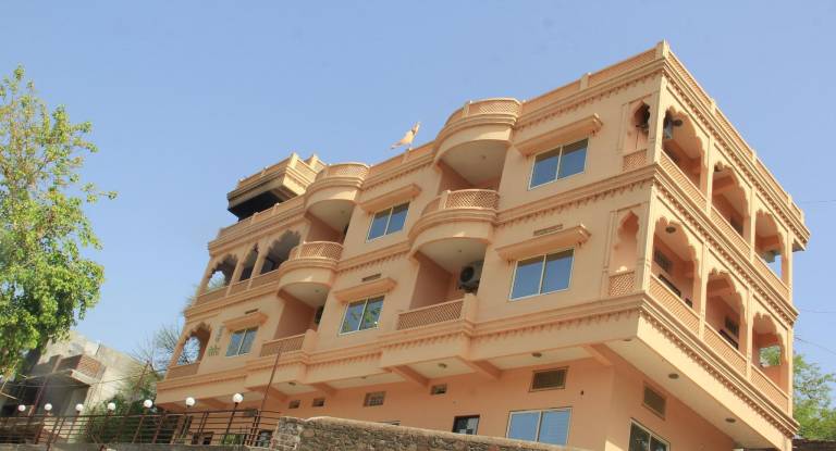 HOTEL RAJ PALACE