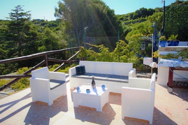 Family-oriented villa with jacuzzi, patio & yard | Next to the beach | Pets allowed — photo 2