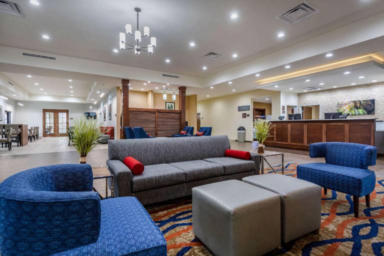 Comfort Suites — photo 2