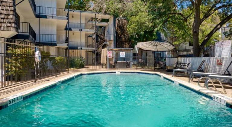 Your Modern King Suite Getaway - Sleeps 4 - Pool, Prkg — photo 3