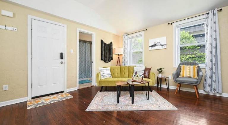 Vacation home | Suitable for remote work | Pet-friendly in Pittsburg, PA