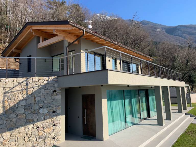 Vacation home with barbecue, yard & terrace | Mountain view — photo 2
