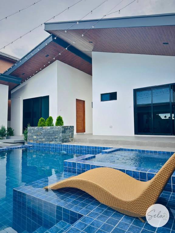 House with yard, pool & grill — photo 3