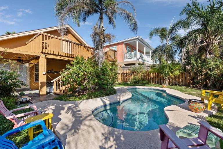Child-friendly pleasant house with private pool & yard | Next to the beach | Pet-friendly in South Padre Island, TX
