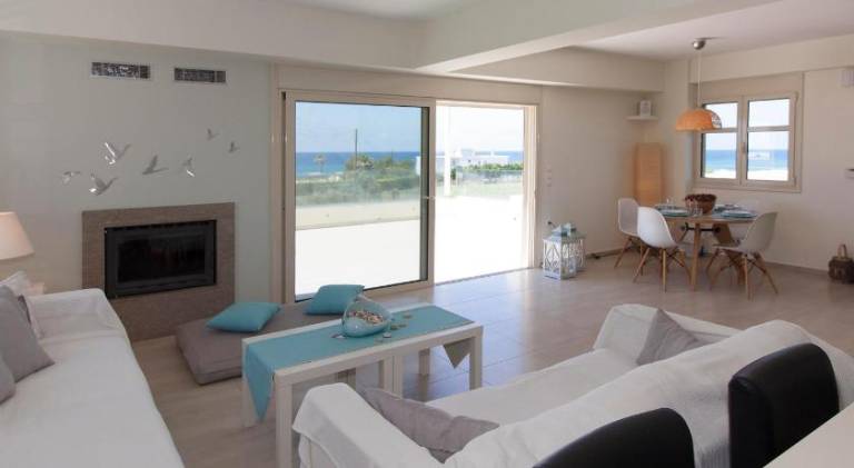 Fully equipped charming house with terrace & yard | Pets allowed in Trifylia