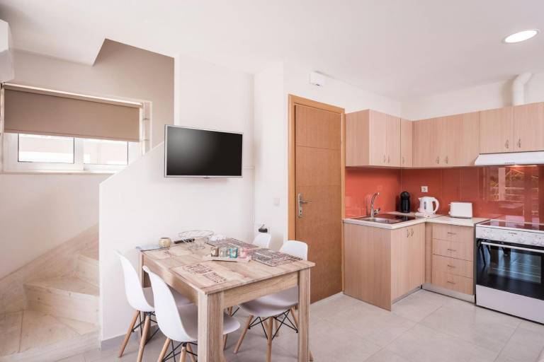 Harmonious Athina Apartments Near the Beach — photo 5