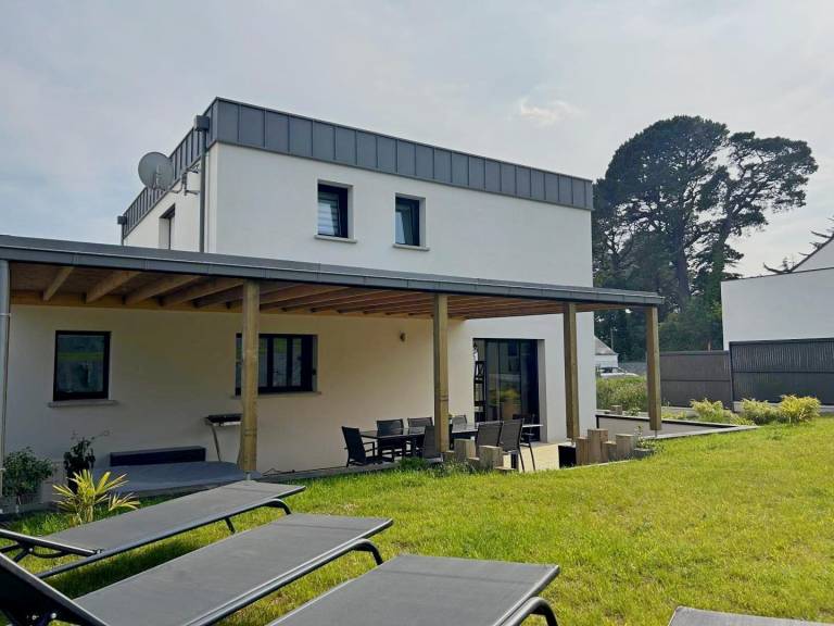 Gite with yard & patio — photo 2