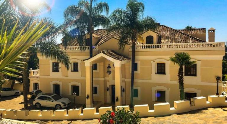 Fully equipped house with sauna, yard & hot tub | Good for workation | Pets are welcome in Benahavis
