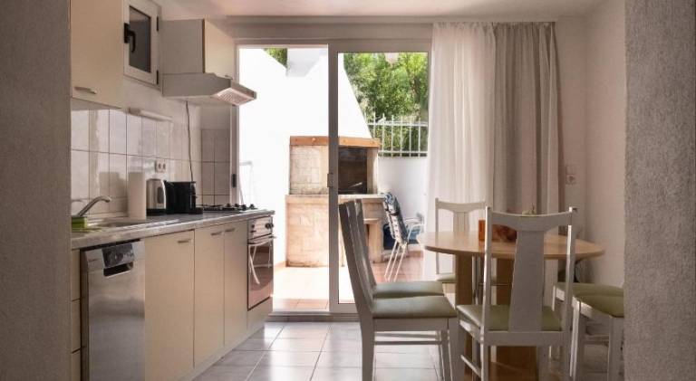 Rental apartment with terrace & grill — photo 2