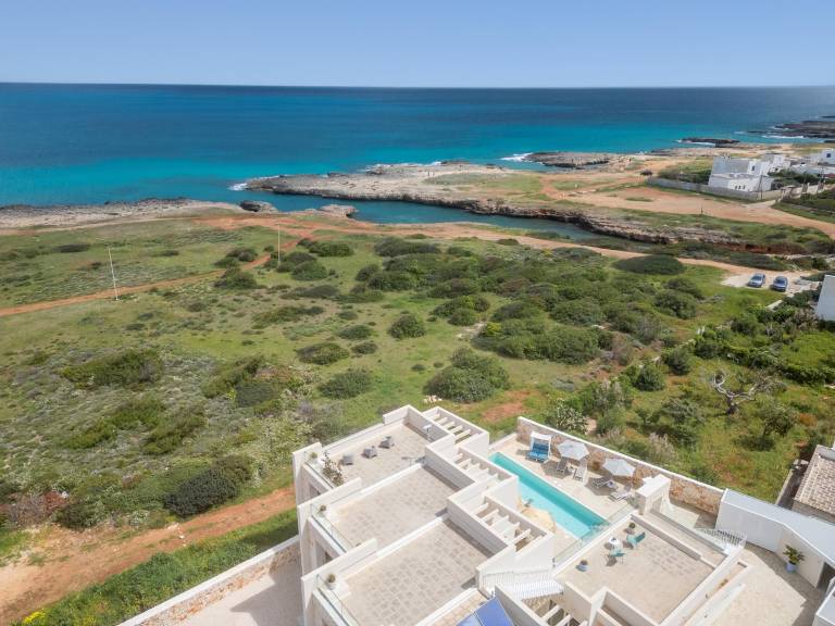 Villa with hot tub, BBQ & private pool | Sea view — photo 2
