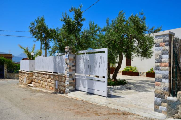 Child-friendly villa with grill, garden & private pool | Sea view | Close to the beach | Pets are welcome — photo 2