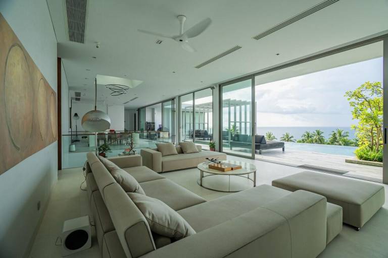 Luxury Penthouse with Stunning Beach Views in Sa Khu