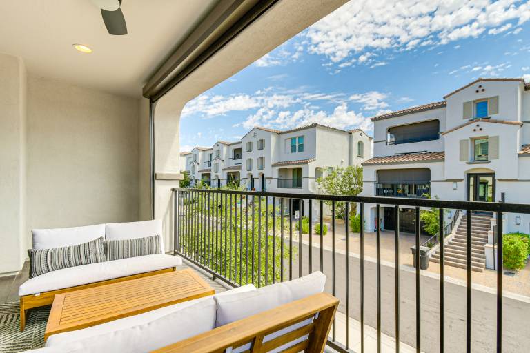 Townhome Near TPC 11 Mi to Old Town