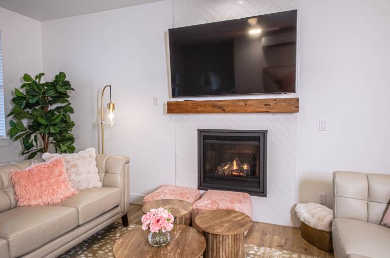 011 Champagne Shores — photo 4