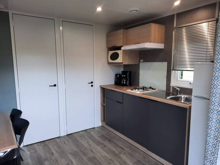 Mobile home with yard, terrace & grill | Pets are welcome — photo 3