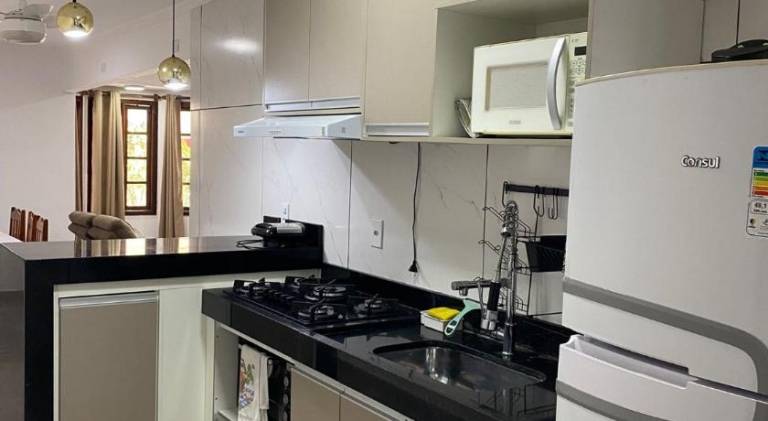 Serviced apartment with barbeque, pool & yard | Pet-friendly — photo 4