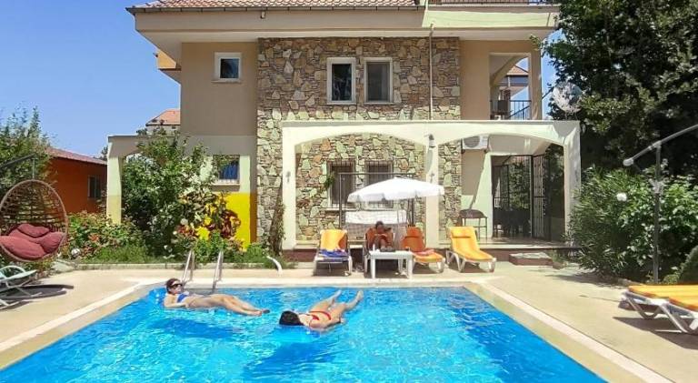 Serviced apartment with patio, pool & barbeque in Mugla