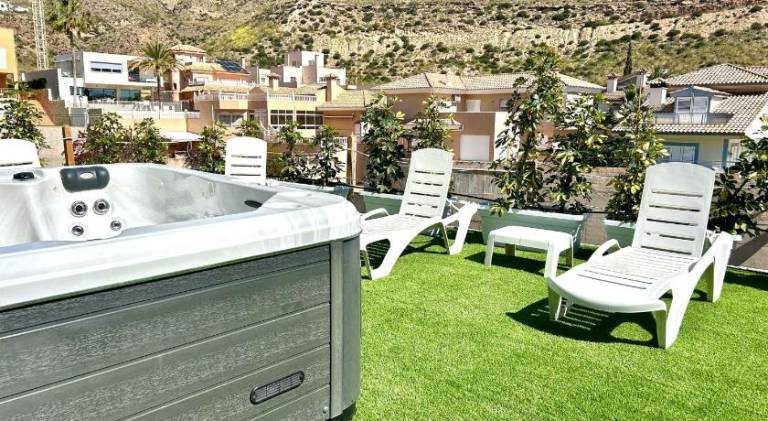 Wonderful rental apartment with hot tub, pool & patio | Close to the beach | Pets are welcome — photo 4