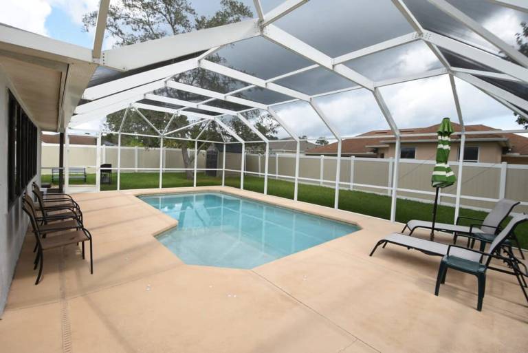 HIDDEN OASIS Spacious home with Salt Water Heated Pool Hot Tub Fenced Yard Pets are welcome — photo 2