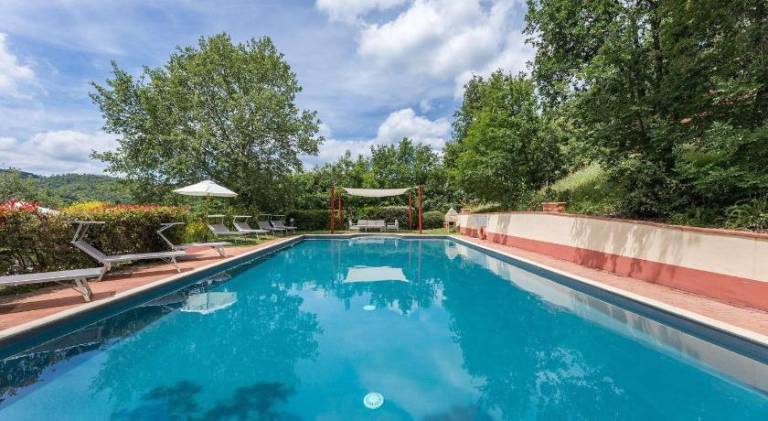 Apartment with pool — photo 3