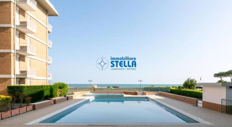 Holiday apartment with patio & private pool in Jesolo