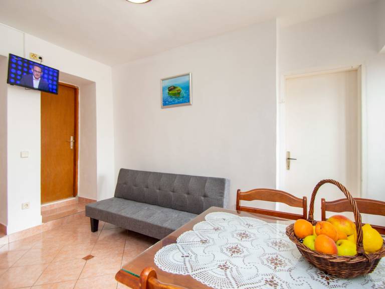 Rental apartment with grill & patio — photo 4