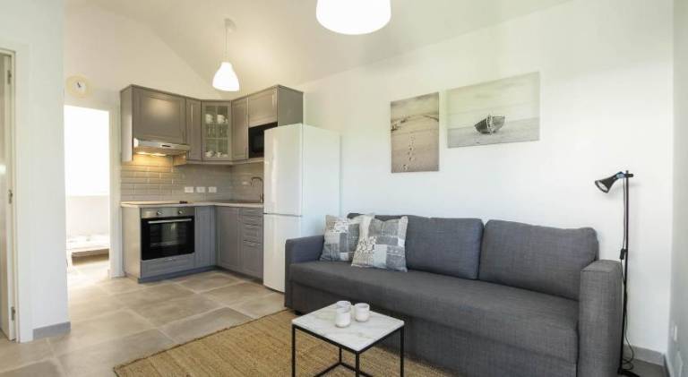 Rental apartment with pool & yard | Pets allowed — photo 2