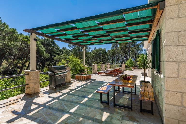 Vacation home with patio, jacuzzi & garden in Tucepi