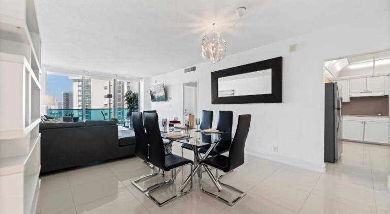 Oceanfront Luxury Condo - Private Beach Access, Pool & Game Room — photo 3