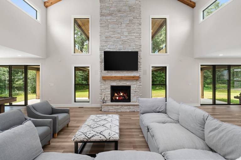 Kouts Home: High-End Retreat in Secluded Setting — photo 5