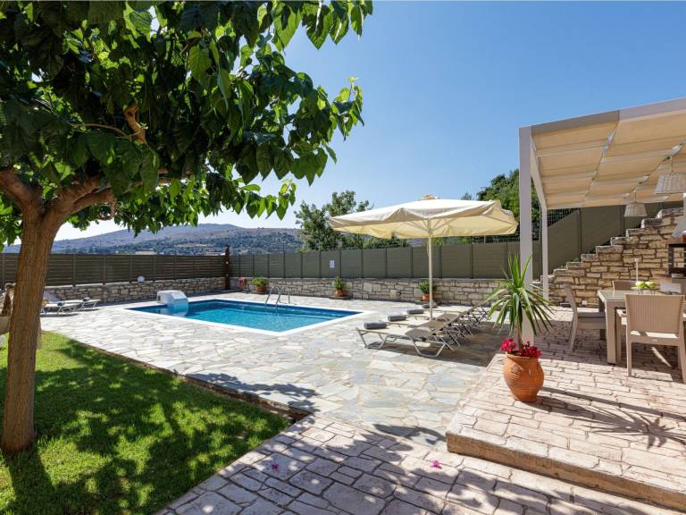 Fully equipped big house with private pool, garden & BBQ | Mountain view | Pets are welcome in Rethymno