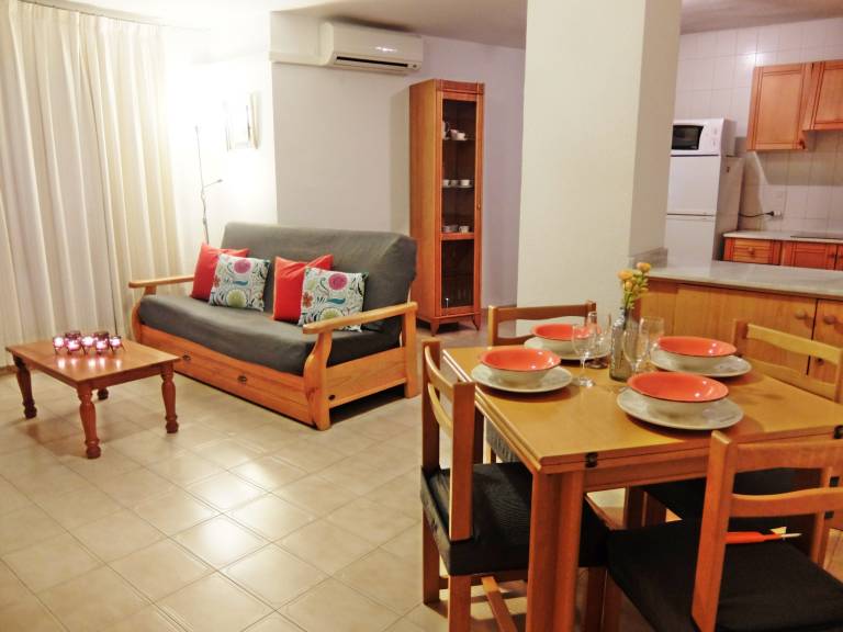 Lovely rental apartment with yard, patio & pool | Close to the beach | Pets allowed — photo 3