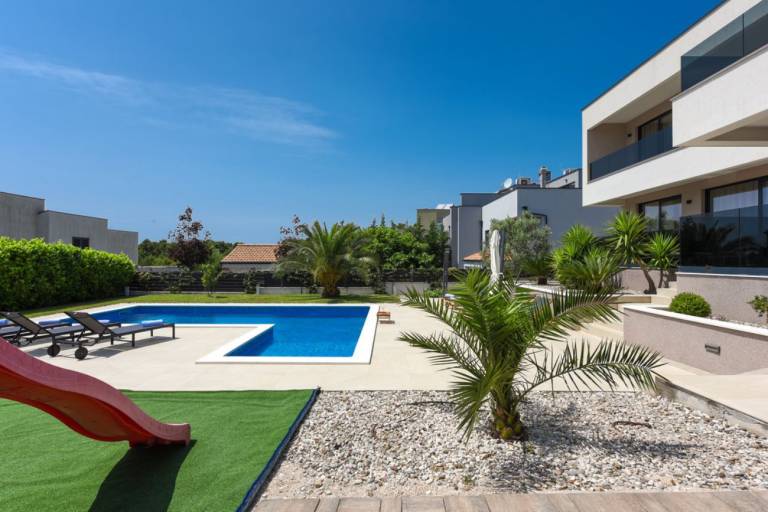 Villa with garden, pool & grill — photo 5