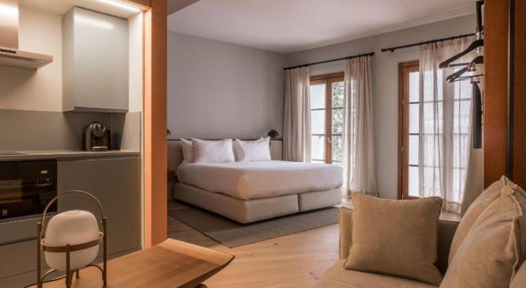 Family-friendly lovely serviced apartment with patio | Close to Seville Cathedral | Pet-friendly — photo 2