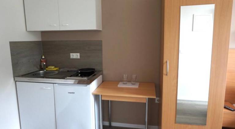 Serviced apartment with yard & grill — photo 5