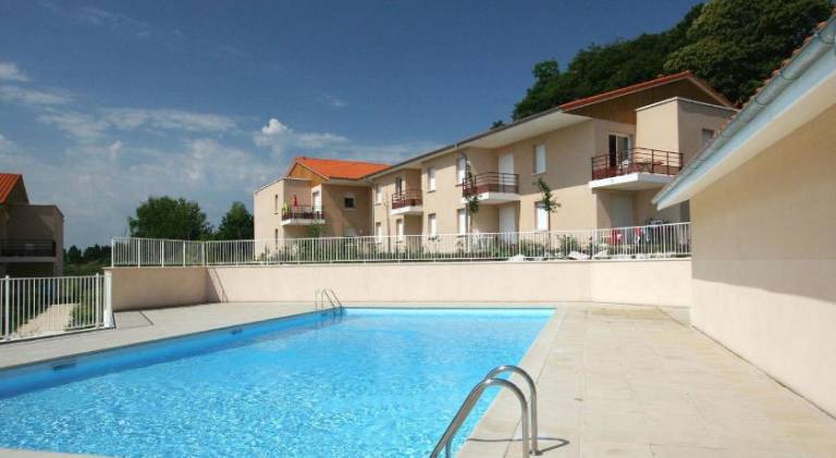 Vacation home with terrace in Limoges