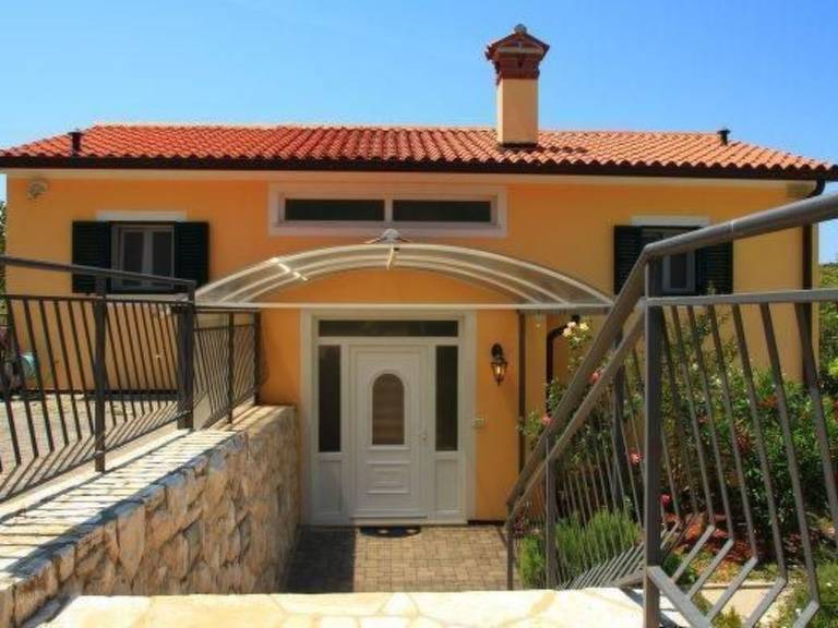 Vacation home with garden, patio & barbeque | Nature view — photo 2
