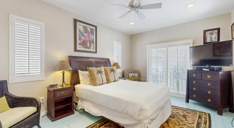 Vacation home with pool & BBQ | Perfect for remote work | Pets allowed — photo 2