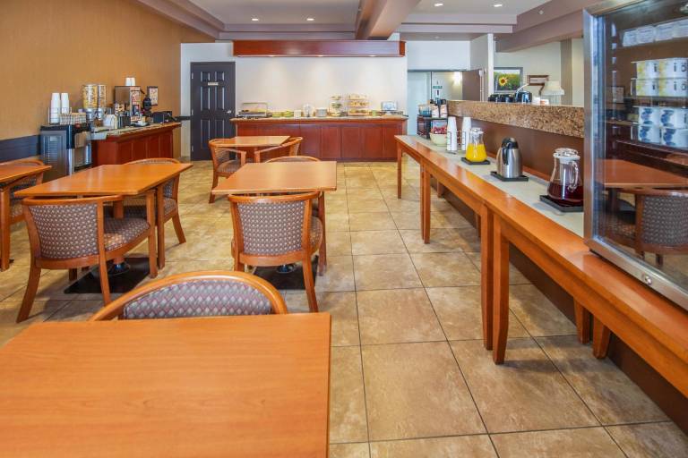 Quality Inn & Suites — photo 4