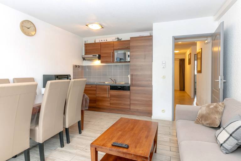 Apartment with patio | Garden view — photo 5
