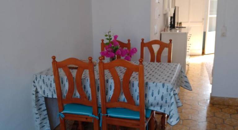 Holiday apartment with patio — photo 4