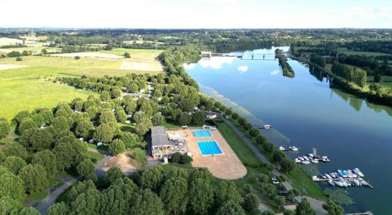 Camping De Thoissey in Belleville-en-Beaujolais