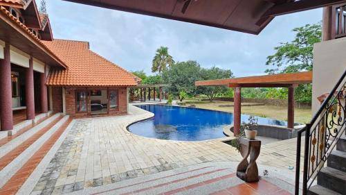 301 m² Villa