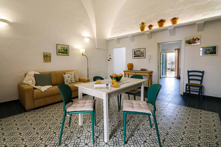 Family-oriented wonderful vacation home with yard & patio | City view | Pet-friendly — photo 2