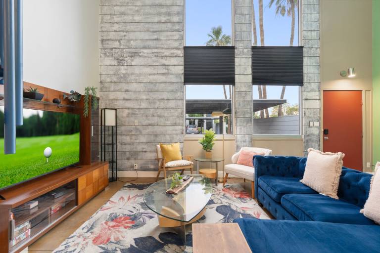 Chic Cozy Midtown 1BR Pool Prime Location