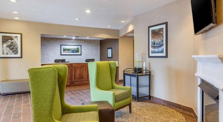 Comfort Inn DeKalb - University Area — photo 2